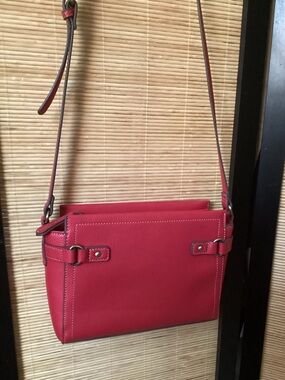 St. John’s Bay red purse crossbody bag EUC faux leather pebbled